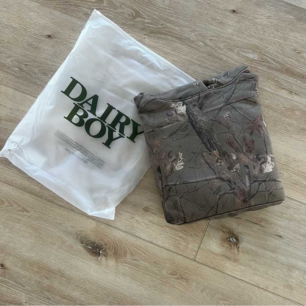 NWT Limited Edition Dairy Boy BF Hoodie in Everygreen Camo / Champion Orange - Picture 11 of 12